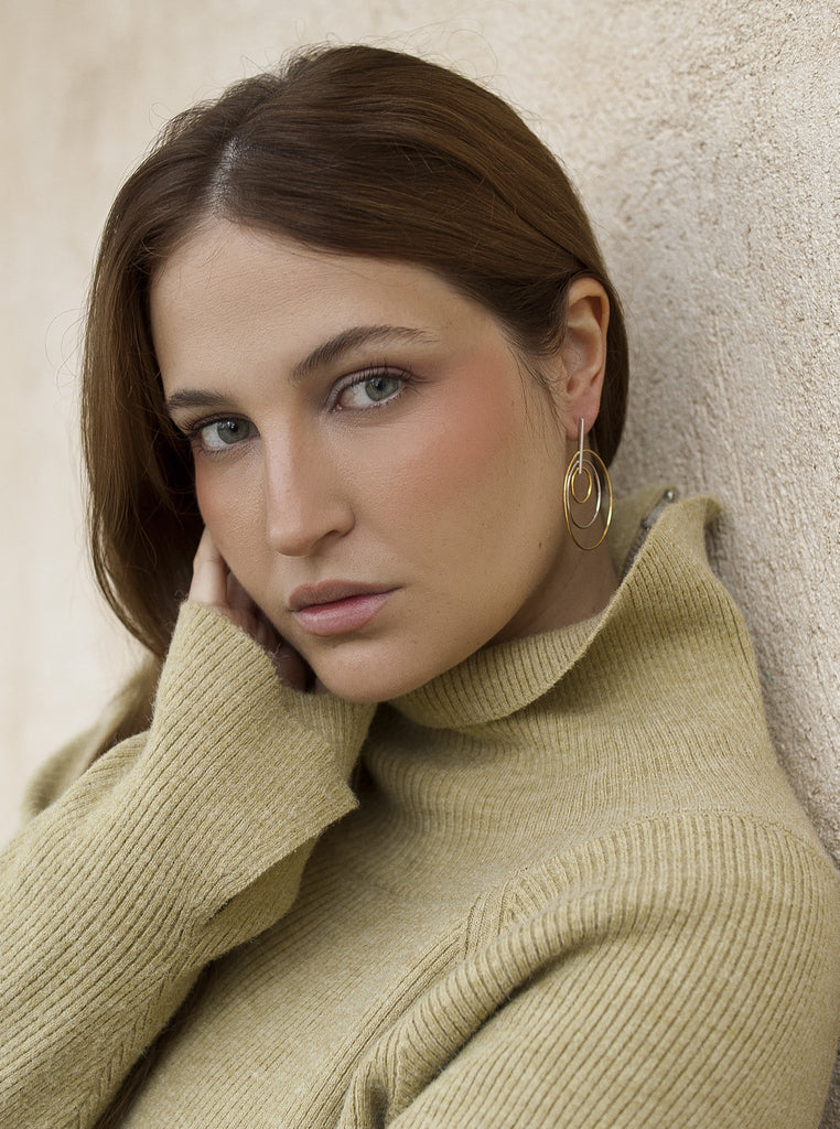 Pendientes de plata bicolor compuestos por círculos de varios tamaños