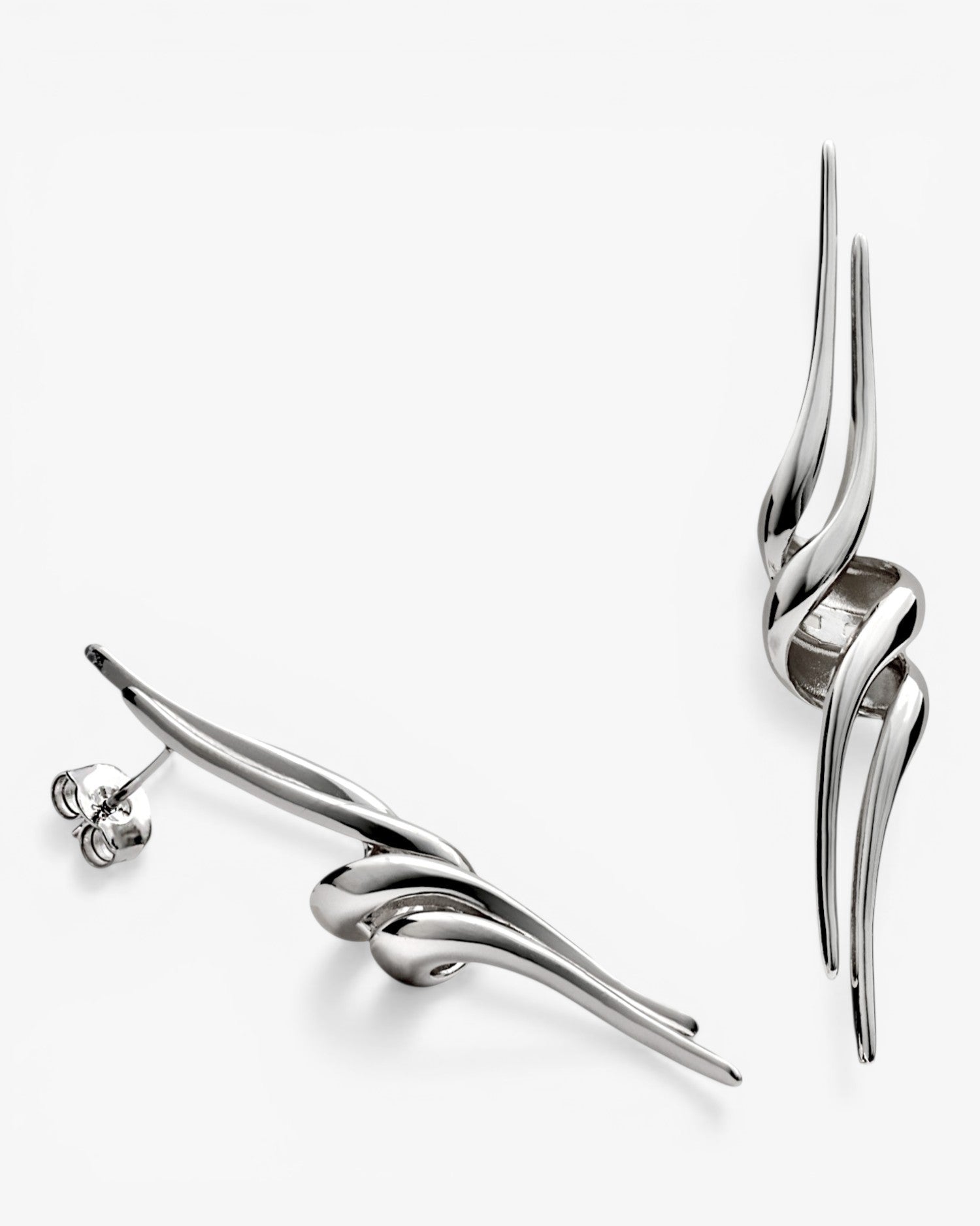Pendientes de plata largos rígidos diseño orgánico y elegante