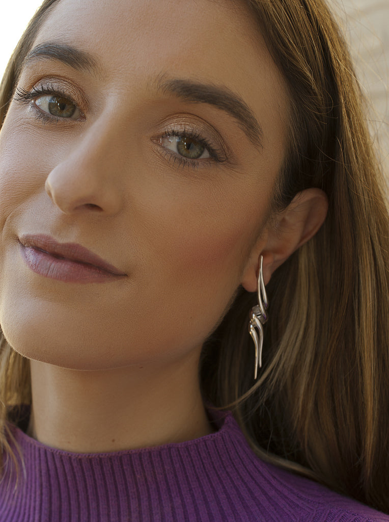 Pendientes de plata largos rígidos diseño orgánico y elegante