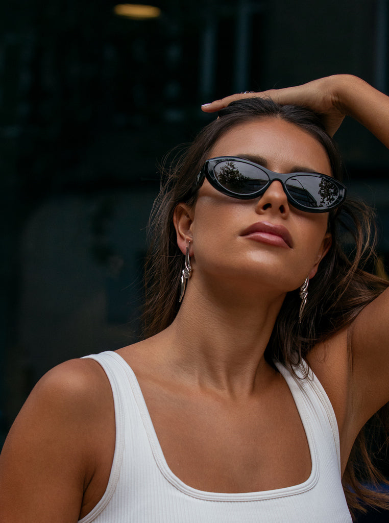 Pendientes de plata largos rígidos diseño orgánico y elegante