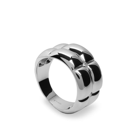 Anillo de plata estilo acolchado con diseño elegante y acabado pulido
