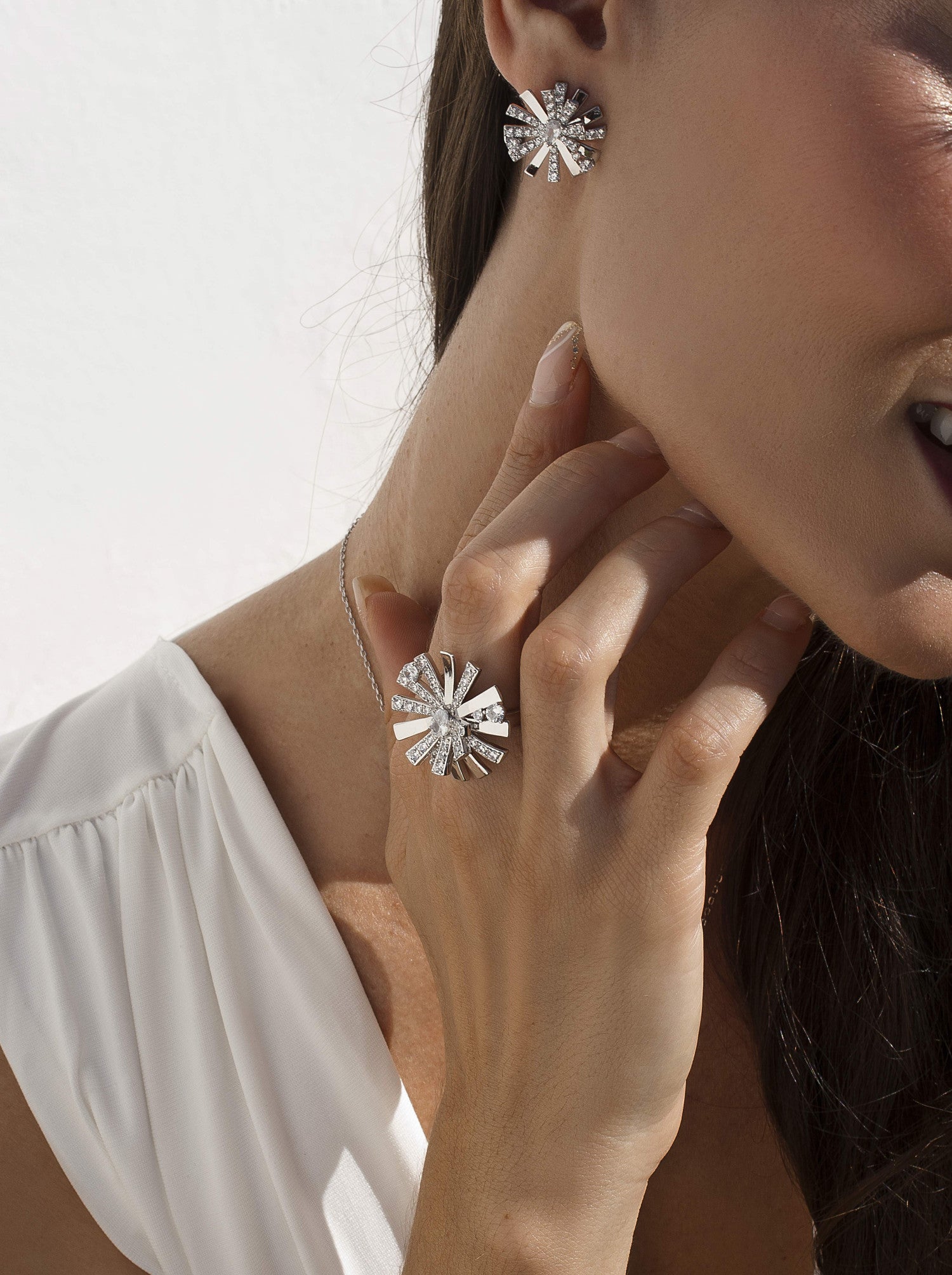 Anillos de plata inspiración flor con circonitas