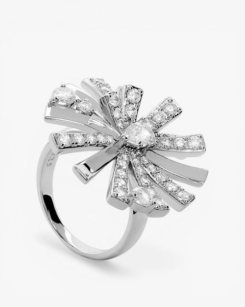 Anillos de plata inspiración flor con circonitas