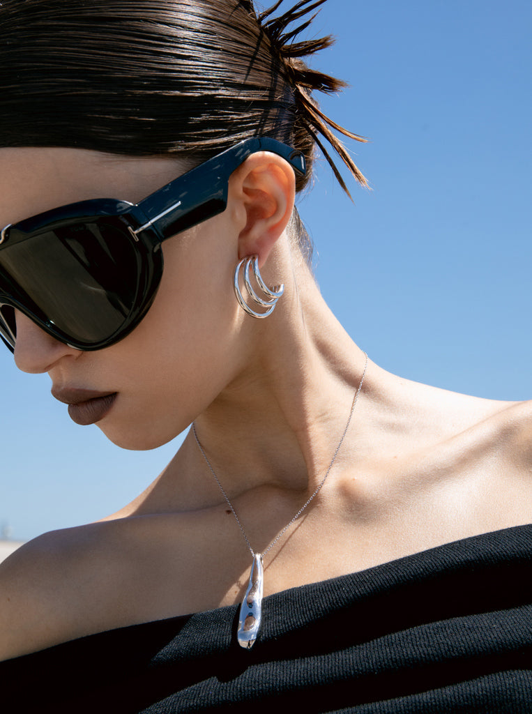 Collares plata originales con un diseño líquido