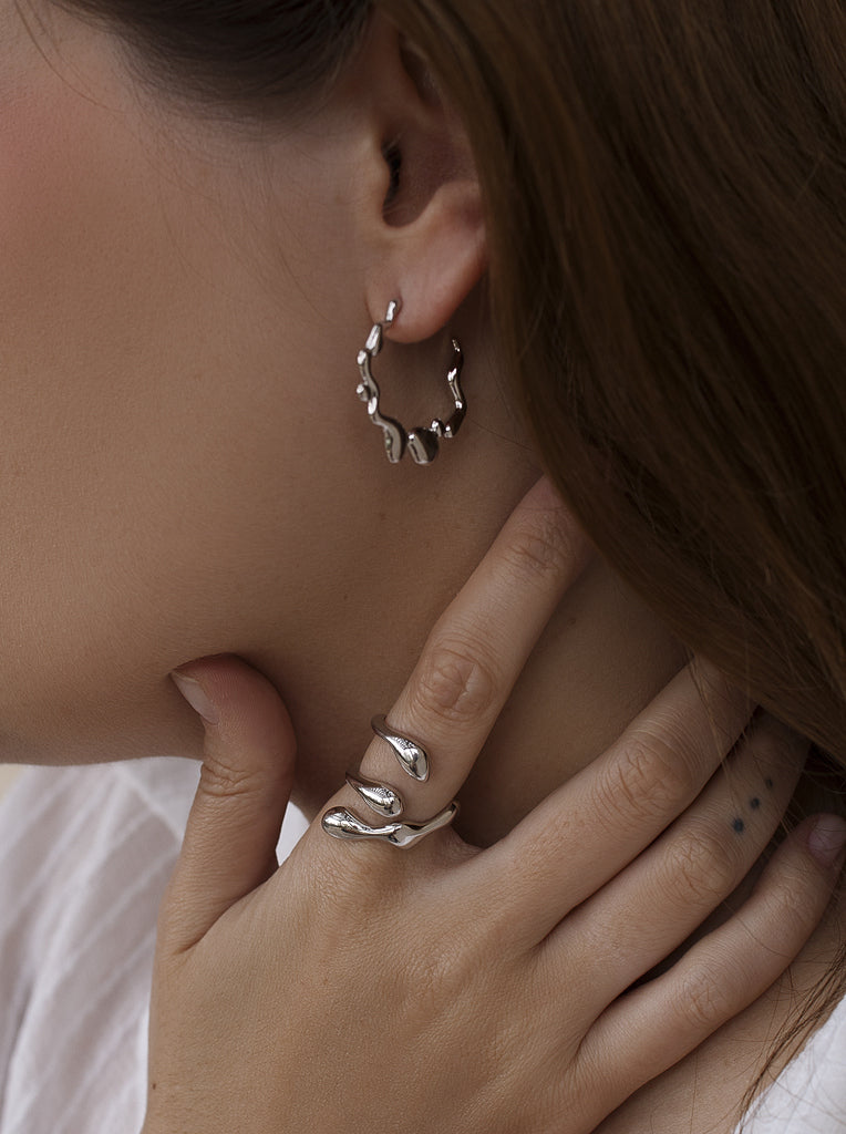 Anillos de diseño estilo orgánico con tres garras