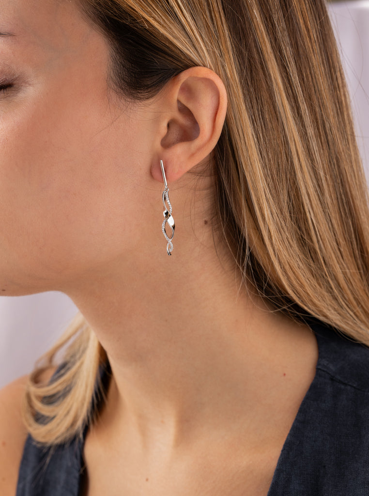 Pendientes largos de plata 925 con diseño en espiral y circonitas