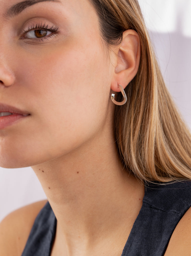 Pendientes aro de plata finos irregulares con circonitas