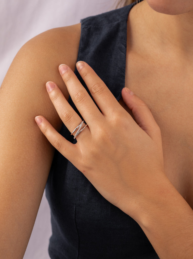 Ring with triple central rails and cubic zirconia