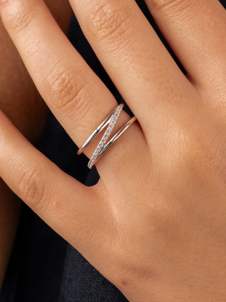 Ring with triple central rails and cubic zirconia