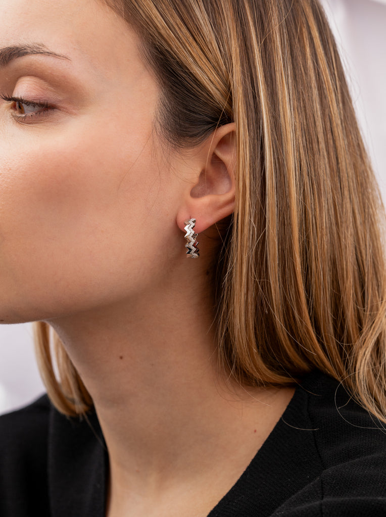 Boucles d'oreillescréole en zig zag avec  zircons zircons