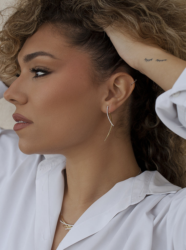 Pendientes de plata bicolor diseño lineal con circonitas