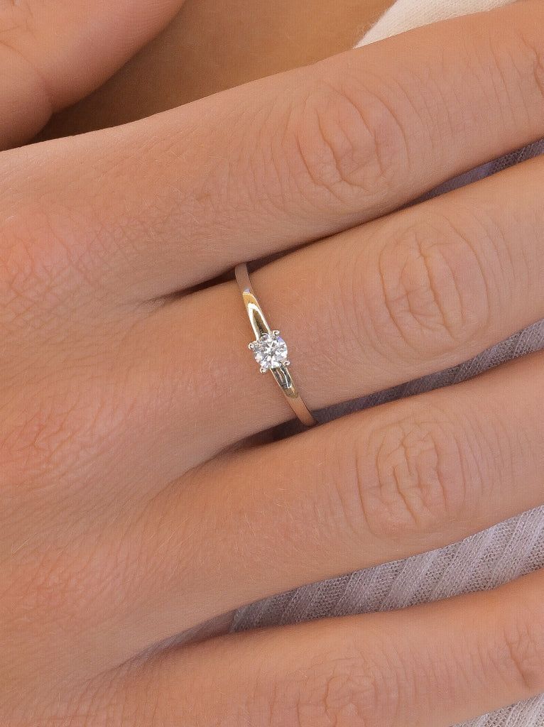 Anillo solitario de plata 925 con circonita en garra