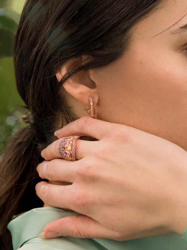 Rings with four-rail stones in pink tone