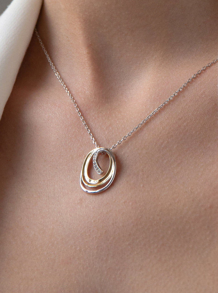 Collar de plata bicolor con circonitas diseño remolino