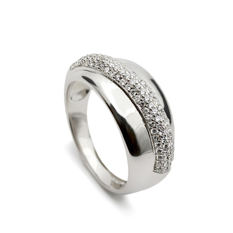 Anillo con circonitas de plata diseño clássico y sofisticado