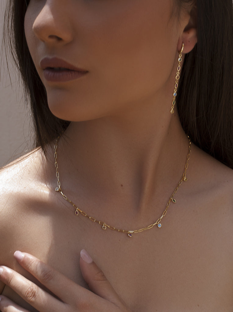 Collares con mini colgantes diseño colorido y elegante