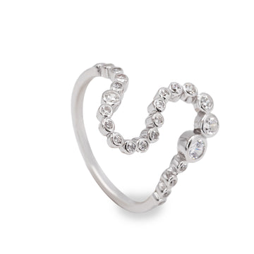 Anillo de plata en forma de s y circonitas en todo el contorno