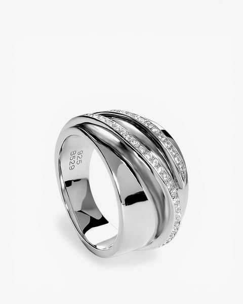 Anillo de plata ancho con circonitas envolventes