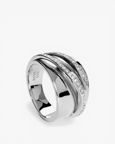 Anillo de plata ancho con circonitas envolventes