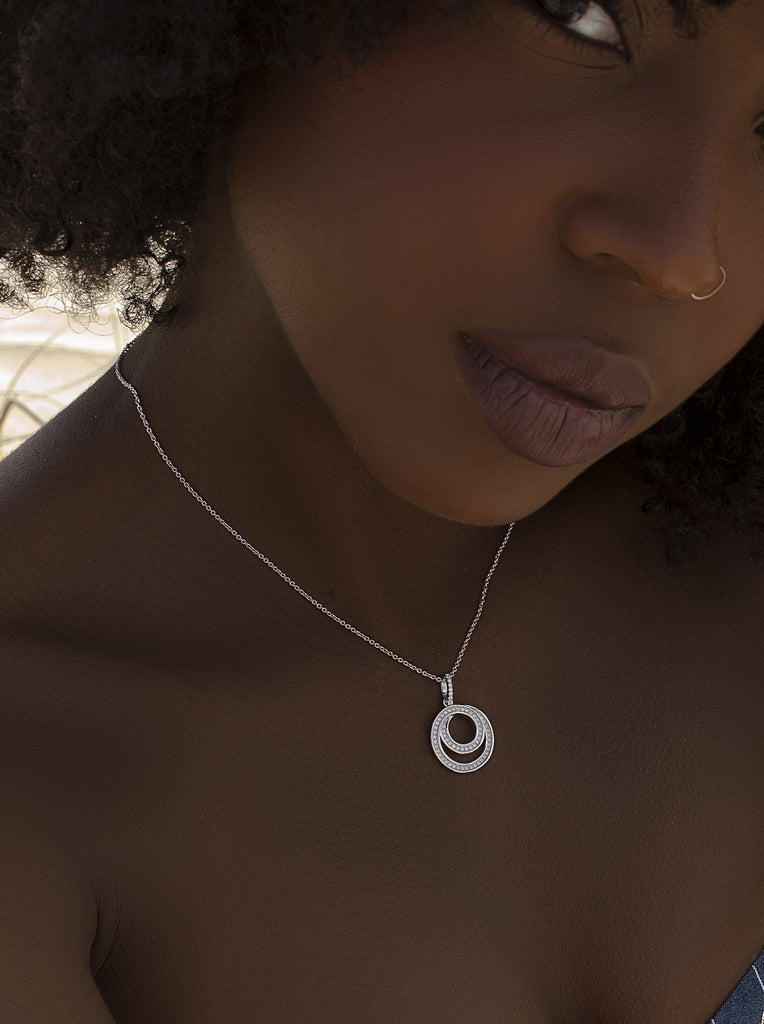 Collar de plata con circonitas diseño espiral