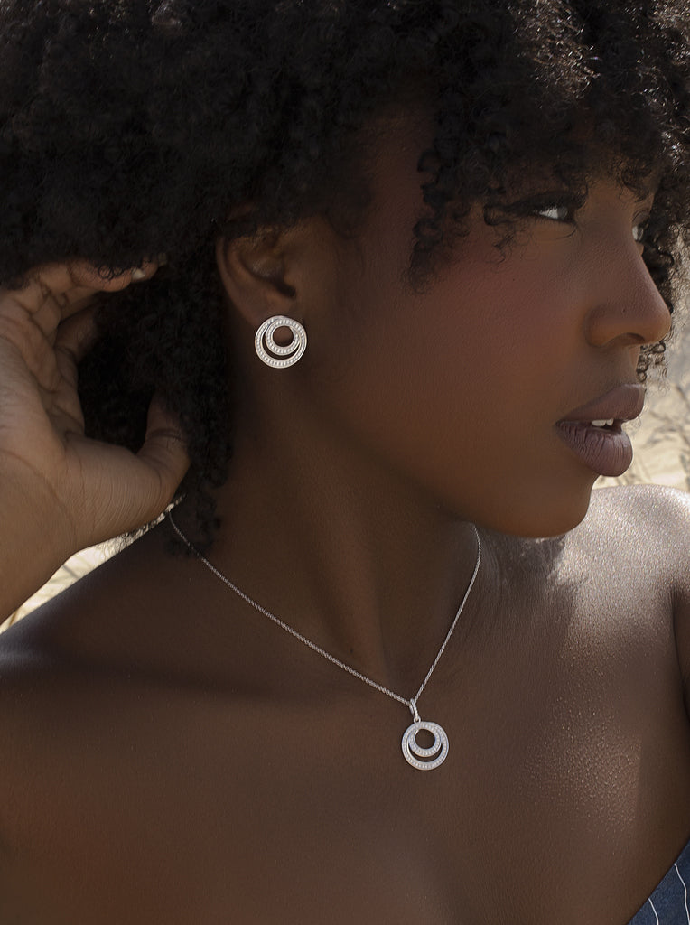 Collar de plata con circonitas diseño espiral