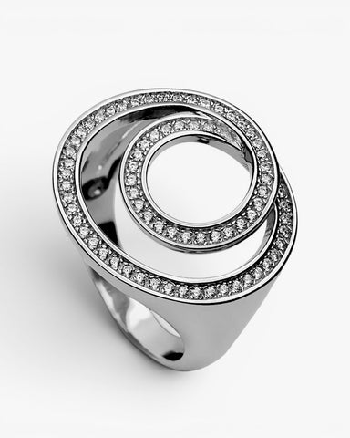 Anillo grande de plata con circonitas diseño espiral