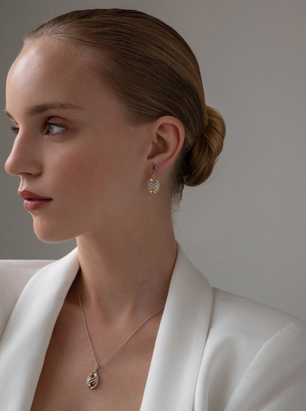 Boucles d'oreilles petits pendentifs de argent bicolore rose avec zircons