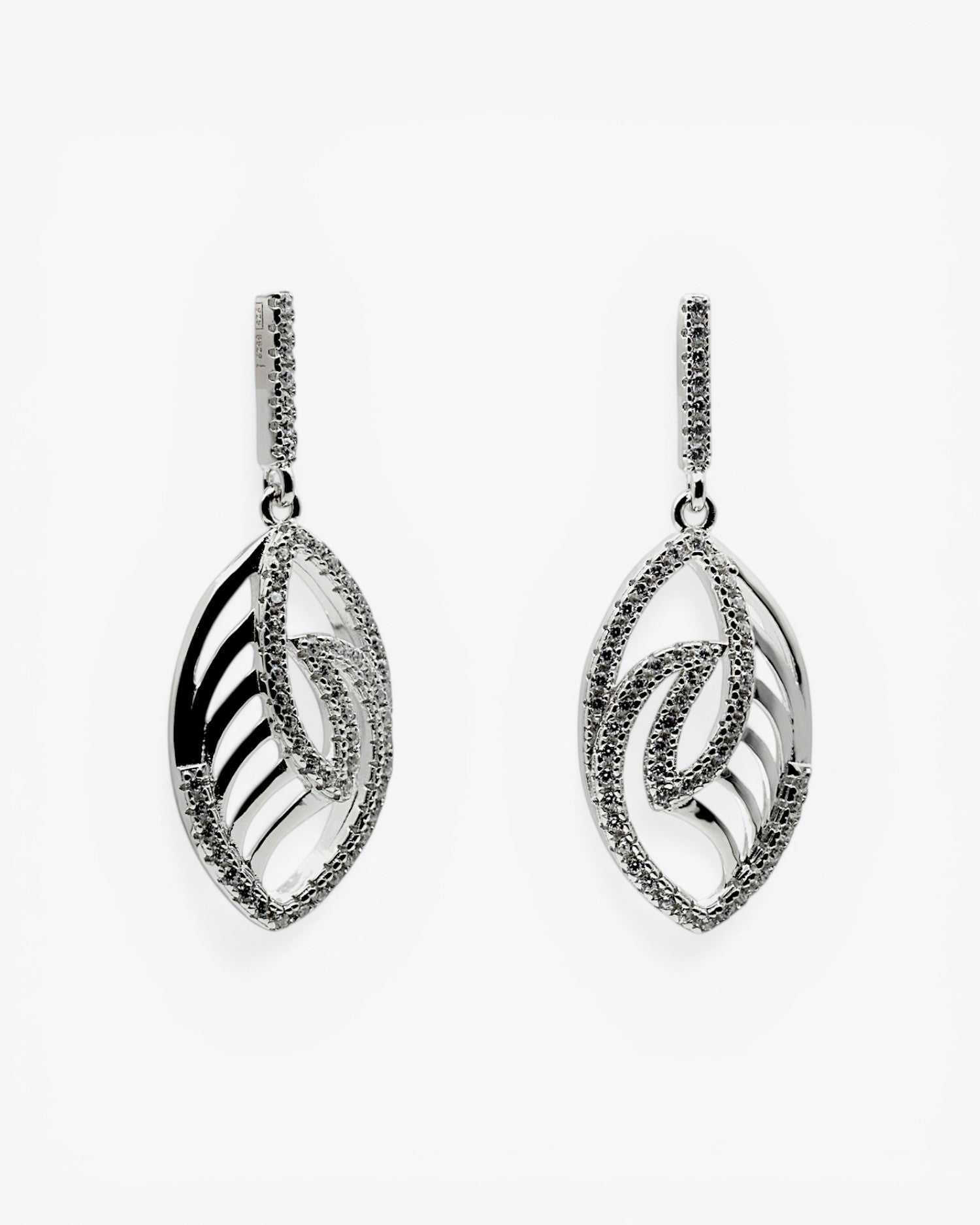 Pendientes de plata con circonitas inspiracón hoja