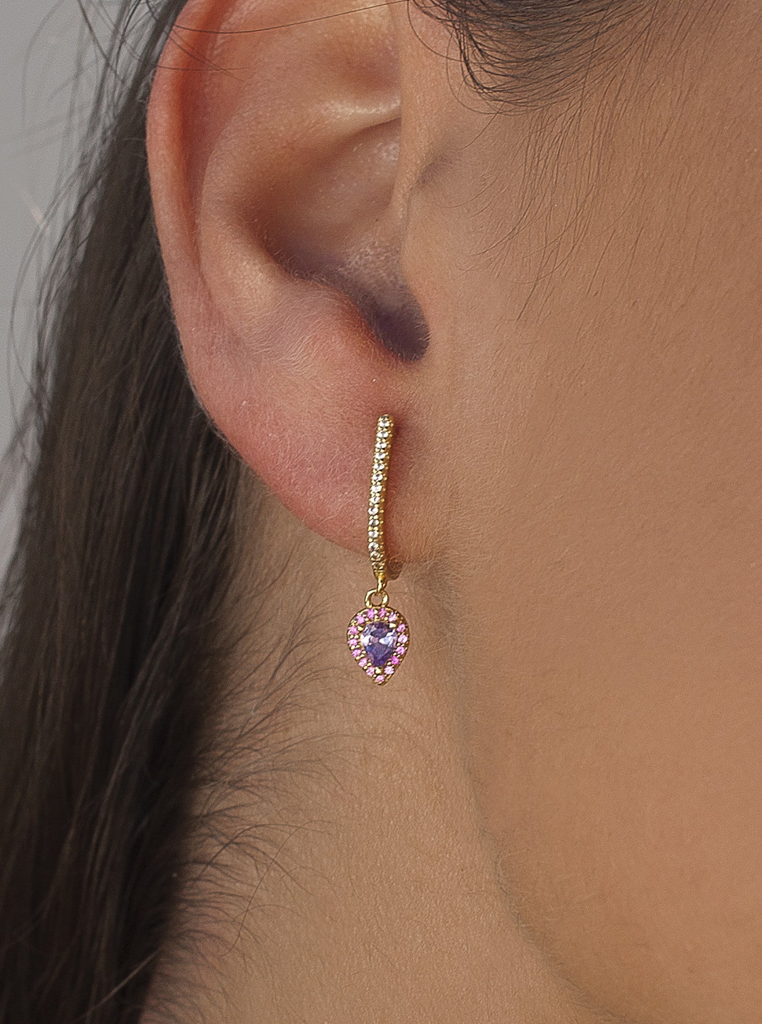 Pendientes con colgantes diseño lágrima tono lila