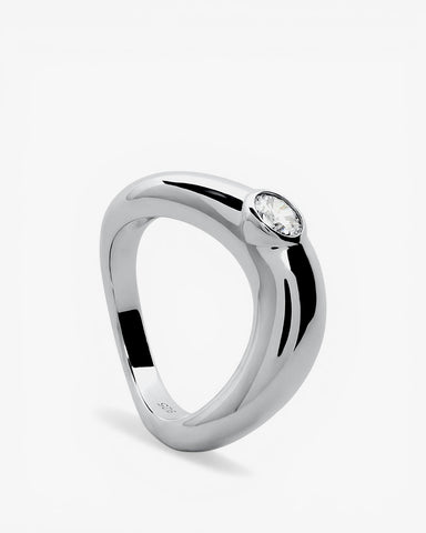 Anillo de plata con diseño orgánico y circonita