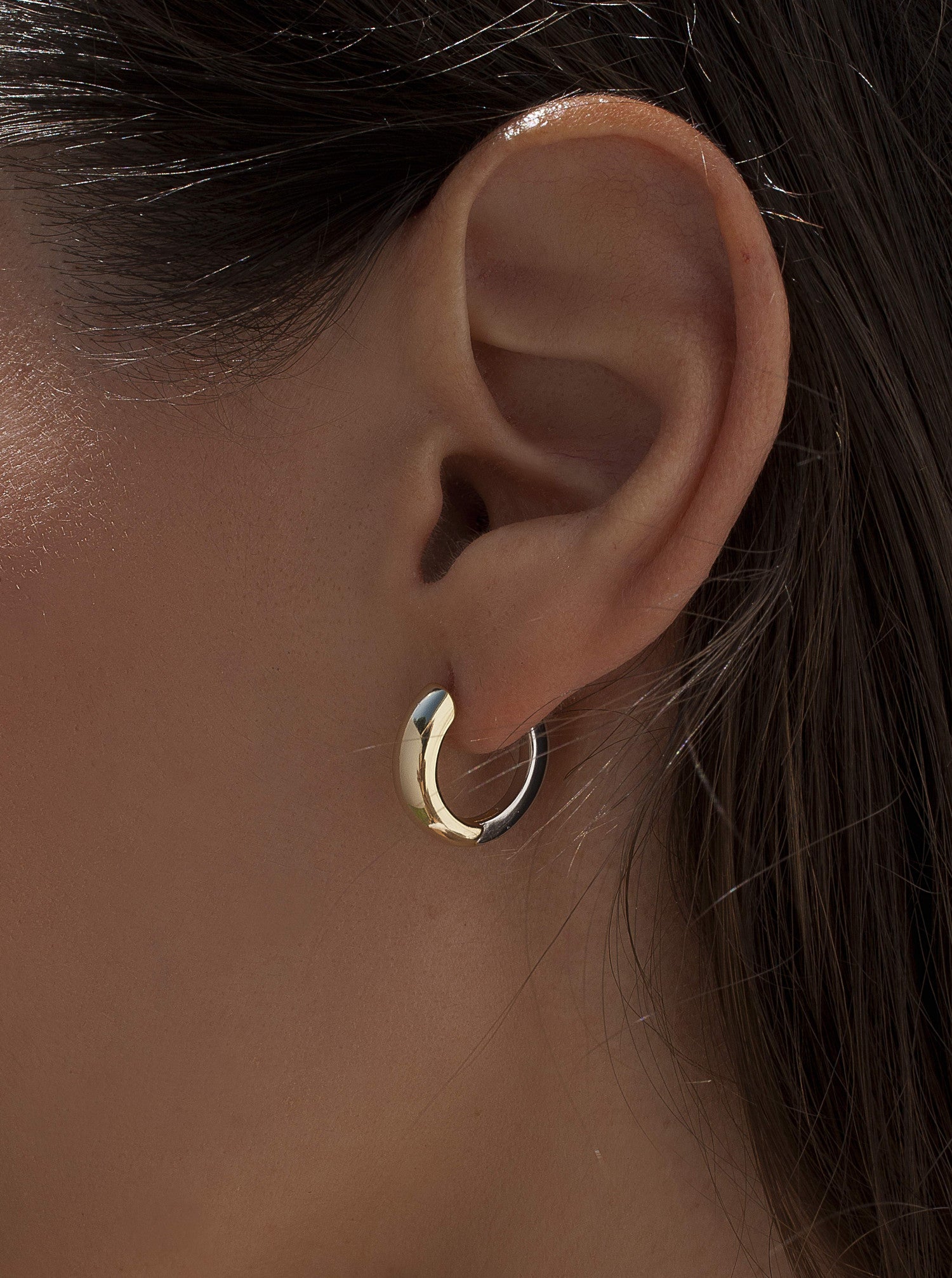 Two-tone hoop earrings, small diameter, with gold front