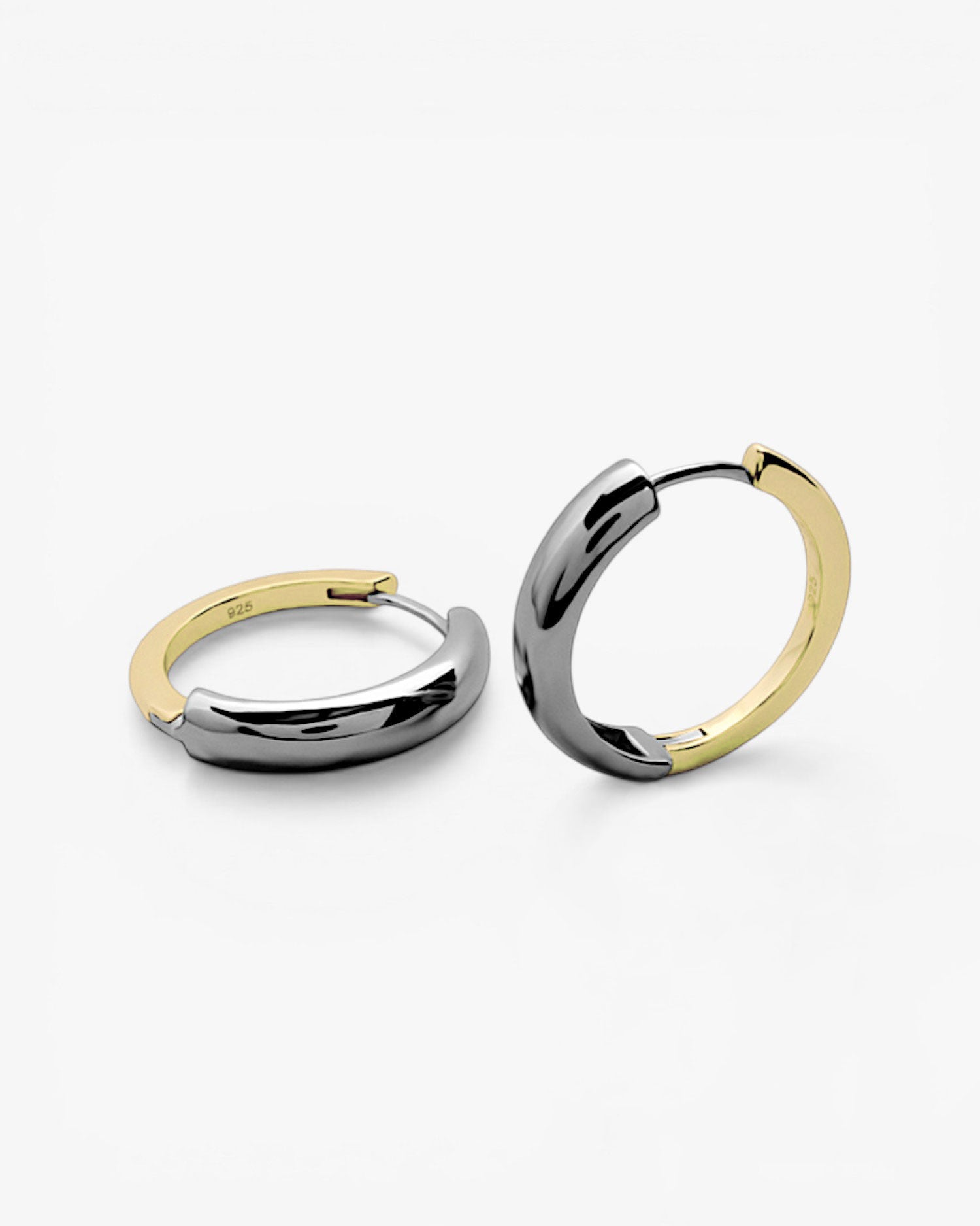 Two-tone hoop earrings, medium diameter, with silver color on the front