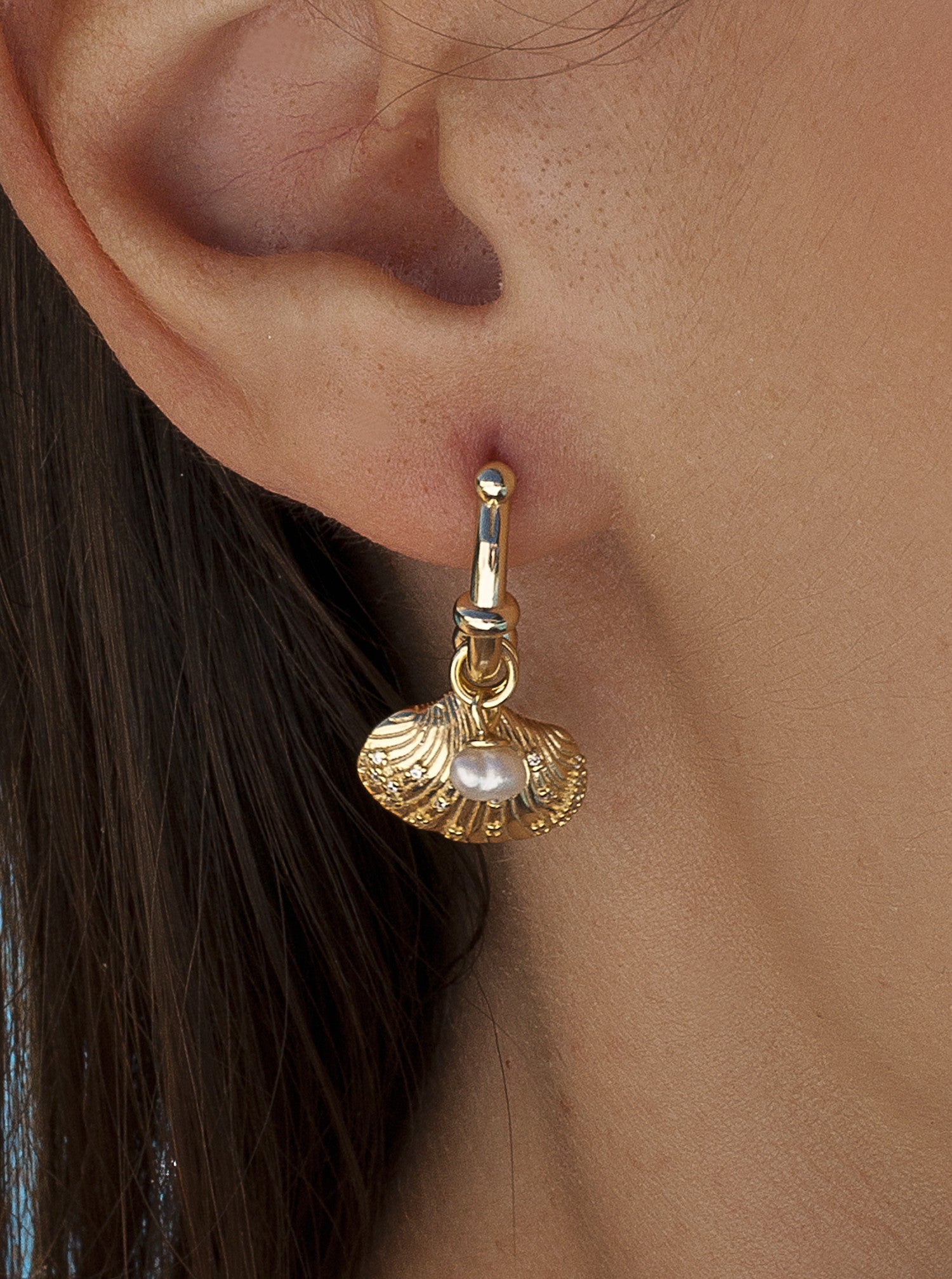 Pendientes con colgantes estilo aro diseño concha