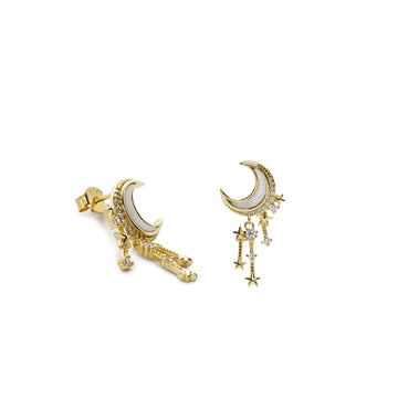 Earrings with pendants inspired by the celestial universe