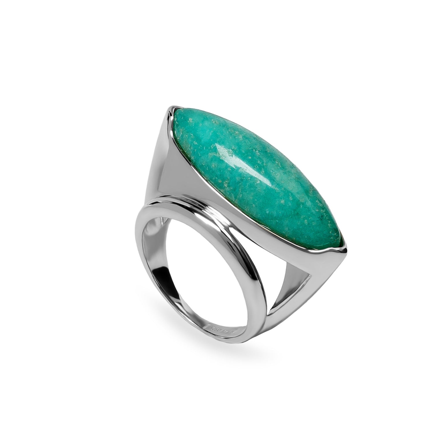 Anillo de plata con piedra verde ovalada estilo cabujón