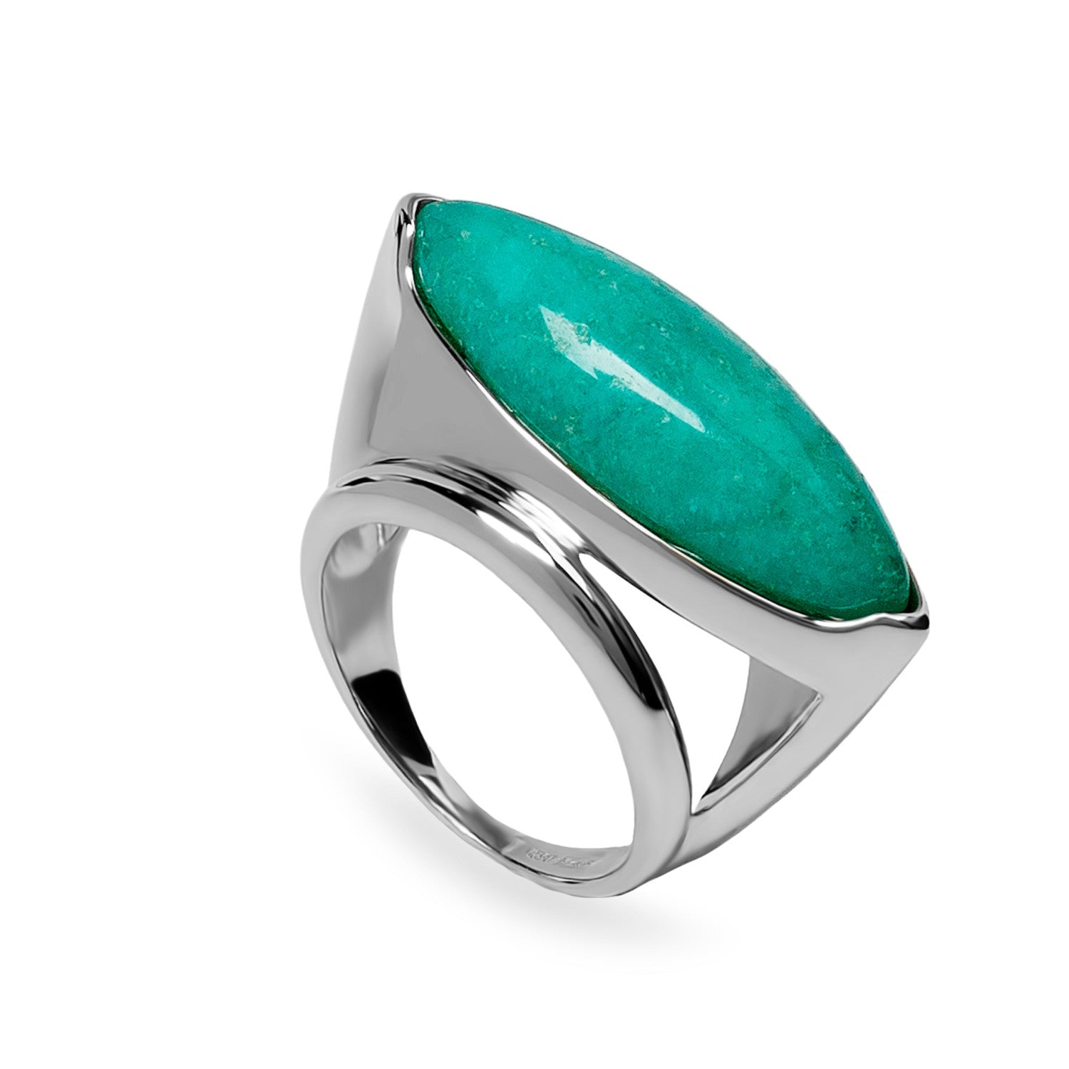 Anillo de plata con piedra verde ovalada estilo cabujón