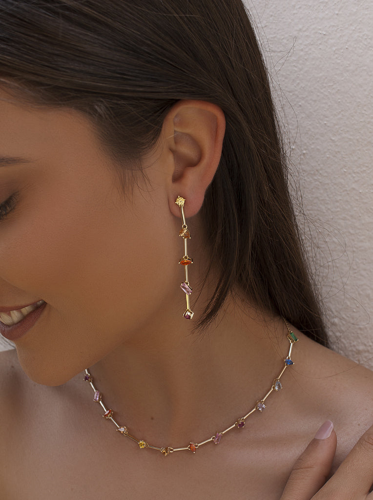 Pendientes de plata bañados en oro con gemas multicolor