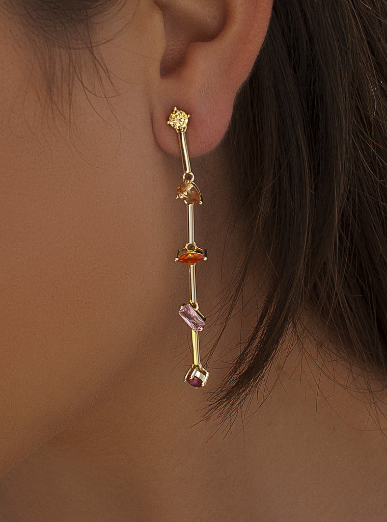 Pendientes de plata bañados en oro con gemas multicolor