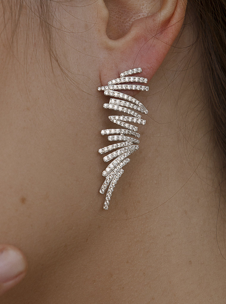 Pendientes largos de plata con circonitas en diseño zigzag