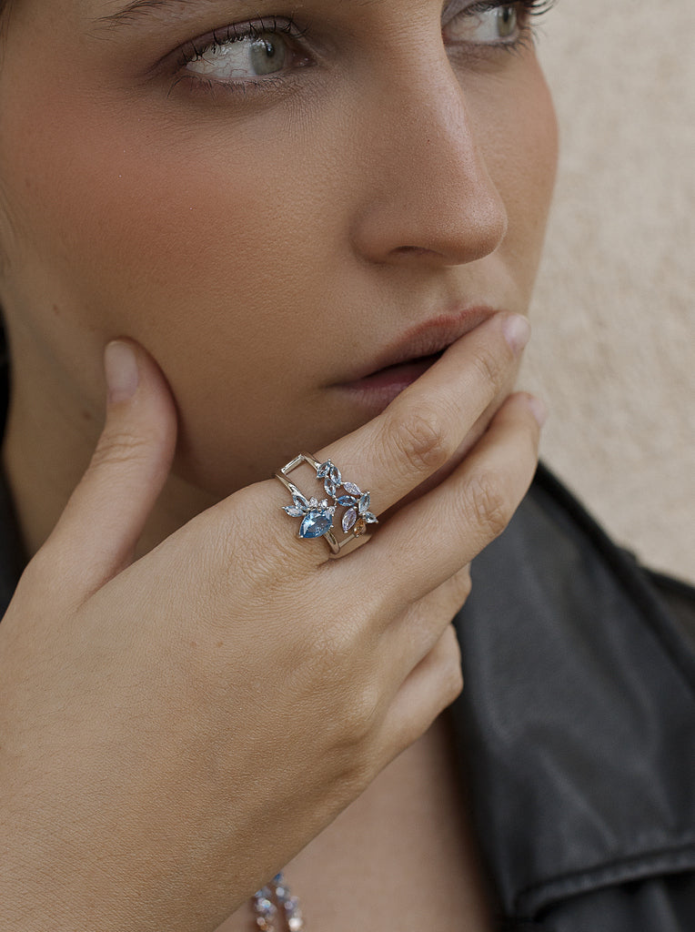 Anillos con piedras en tonos azul estilo elegante