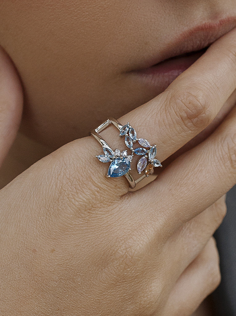 Anillos con piedras en tonos azul estilo elegante