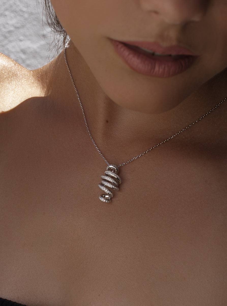 collier de argent design original enchevêtré et zircons