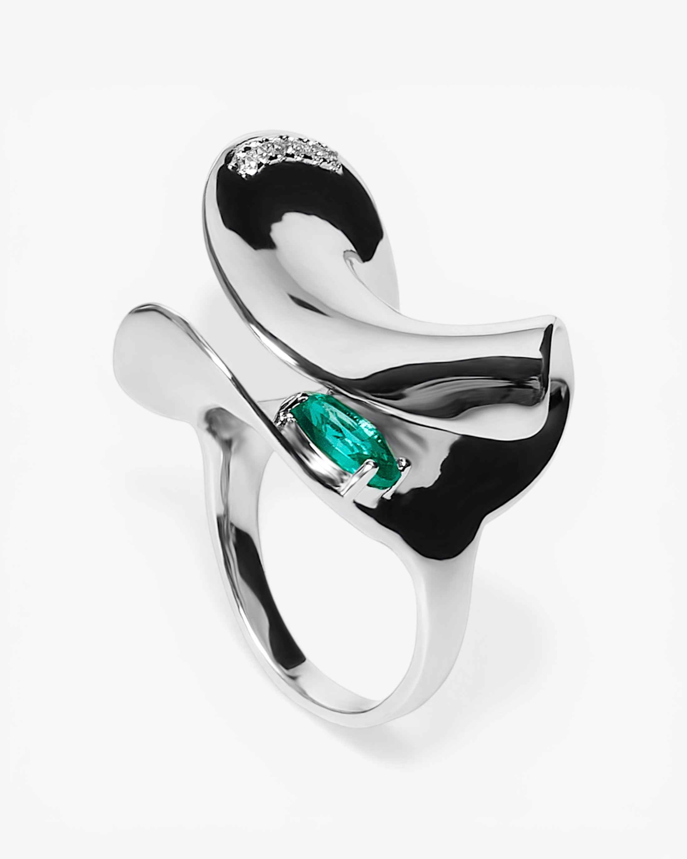 Anillo abierto de plata con zafiro azul y circonitas