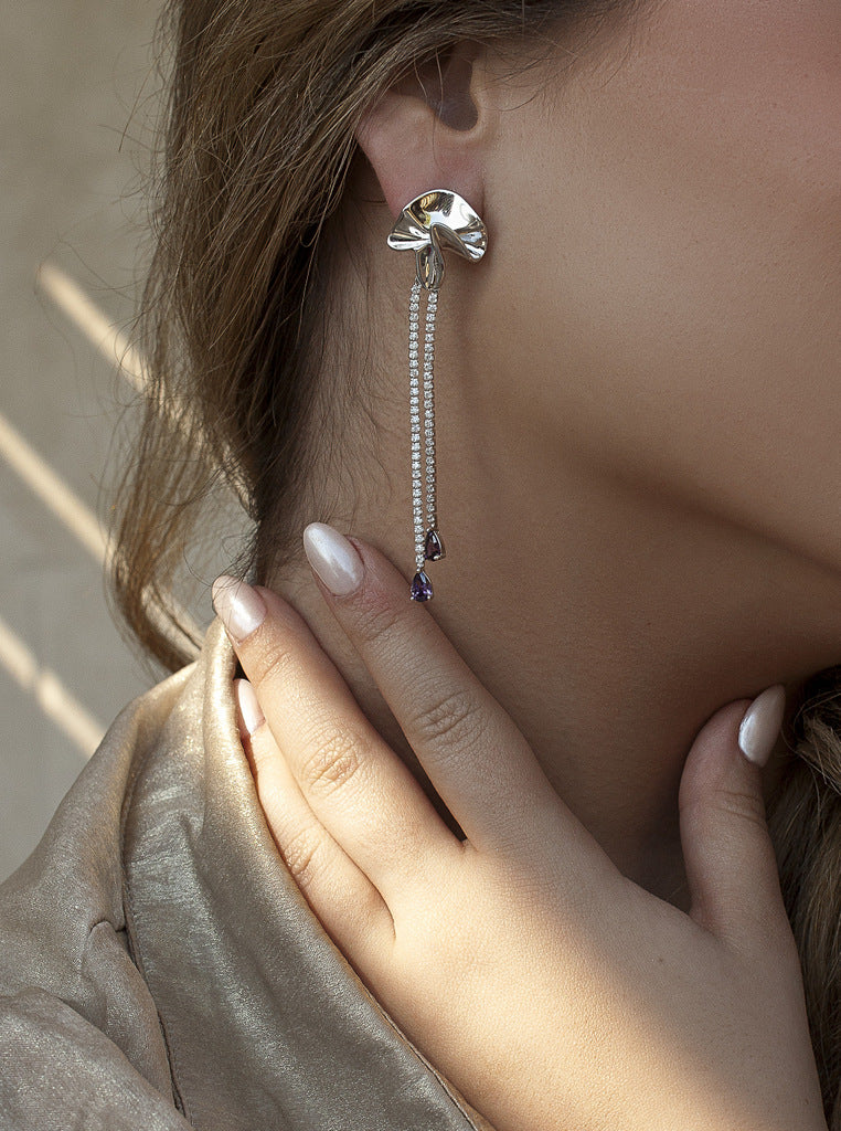 Pendientes largos de plata con circonias y gemas violetas