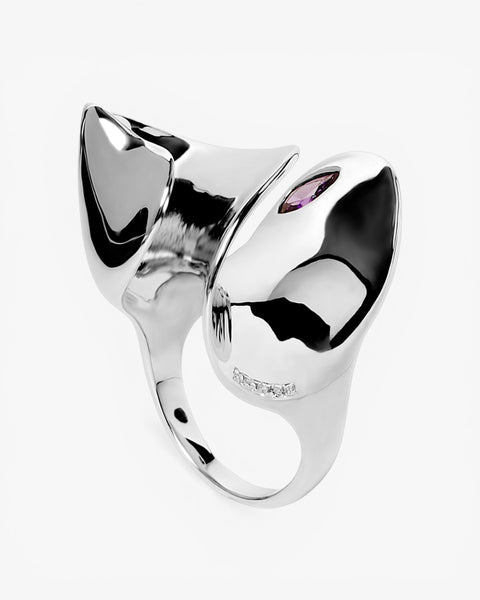 Bague sculpturale en argent au design organique et ornée d'une pierre précieuse violette