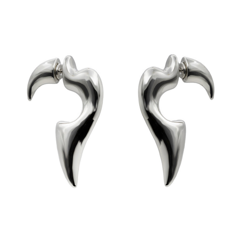 Pendientes esculturales plateados de diseño orgánico moderno