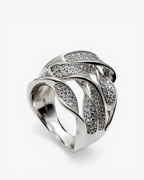 Anillo ancho de plata entralazado con circonitas