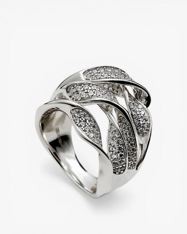 Anillo ancho de plata entralazado con circonitas