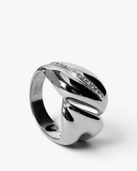 Anillo ancho abstracto de plata con circonitas