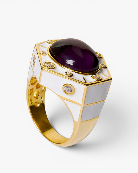Anillo de plata bañada en oro con esmalte blanco  piedra morada y circonitas
